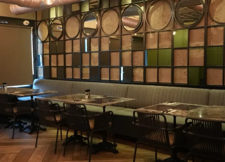 Interieur van Beyoğlu Restaurant & Café in Amsterdam-Oost